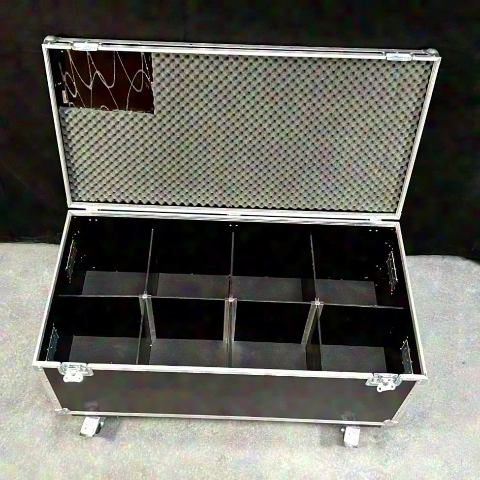 Case H 47cm B 116cm T 60cm