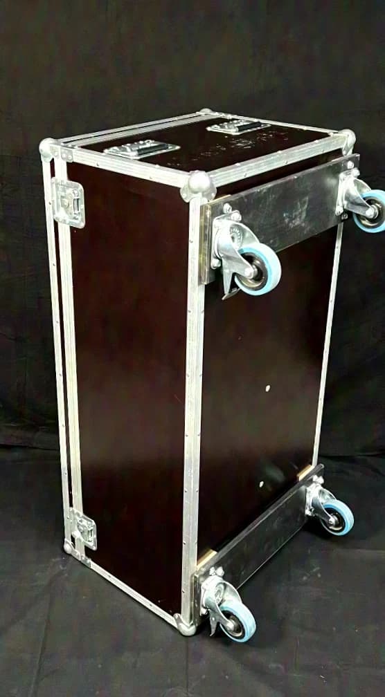 Case H 47cm B 116cm T 60cm