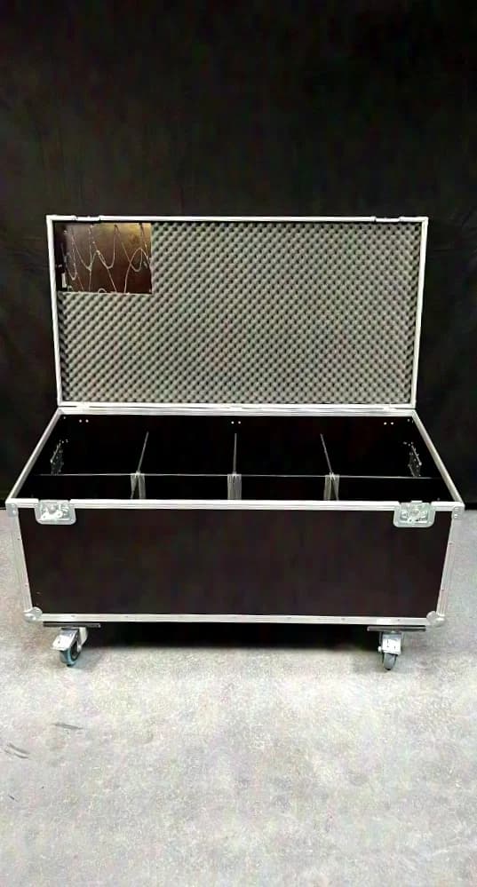 Case H 47cm B 116cm T 60cm
