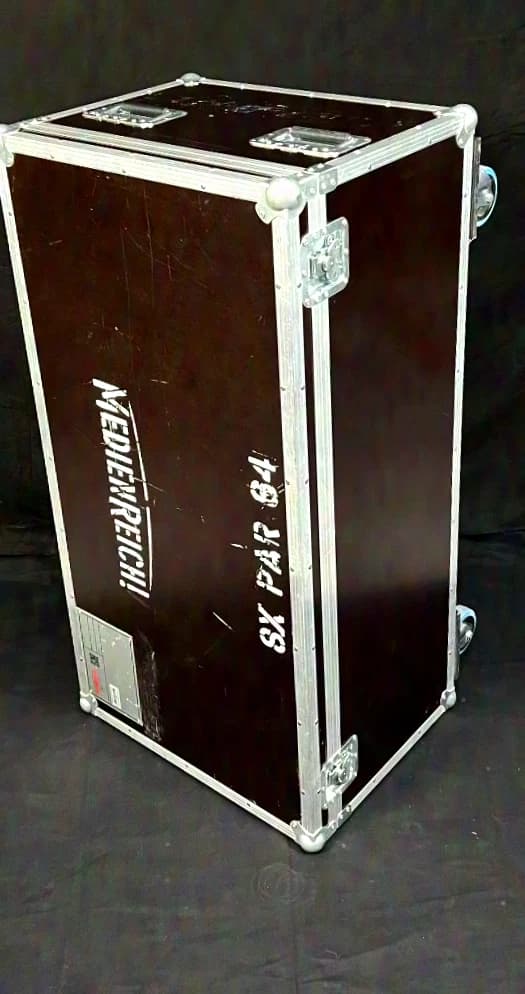 Case H 47cm B 116cm T 60cm