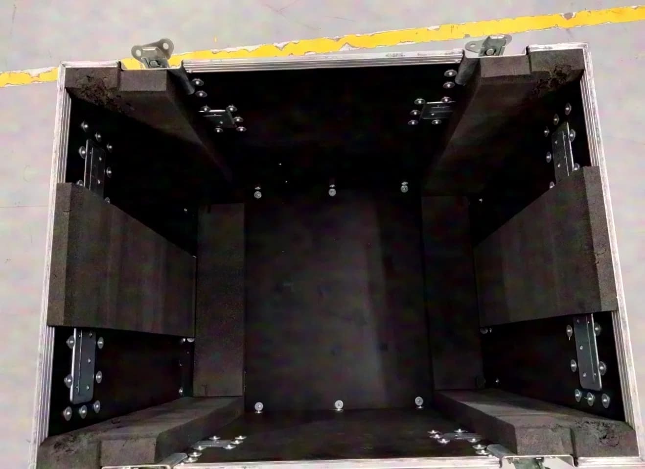 Case for 3 L-Acoustics Kara Vertical Line Array