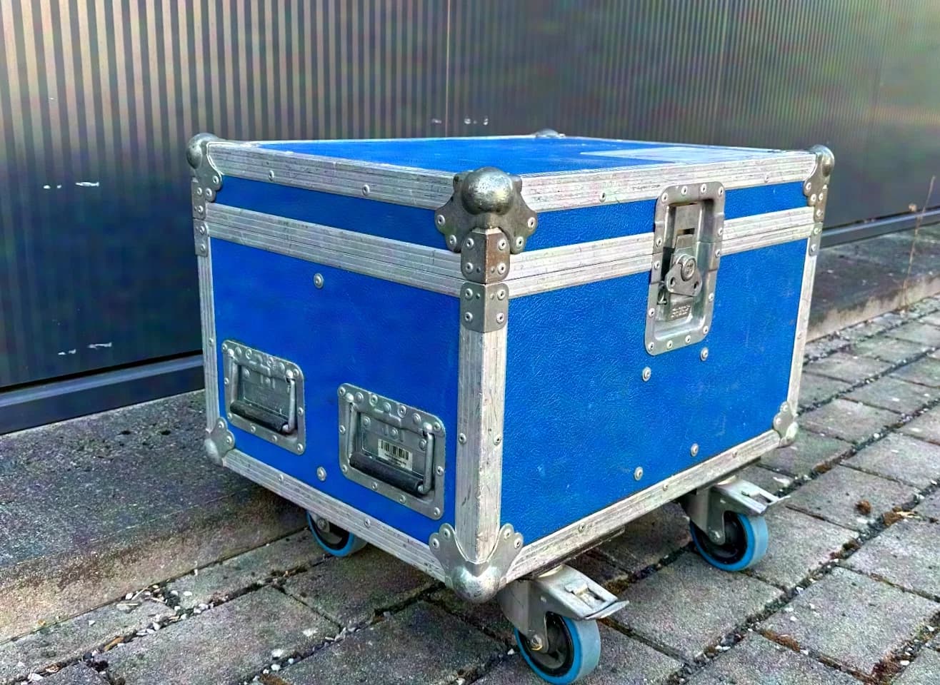Case, with compartment dividers, 62.5 x 47.5 cm, height with casters: 52.5 cm