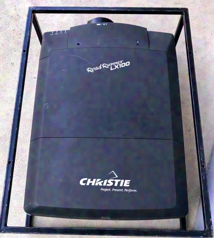 Christie Roadrunner LX100 + Lens