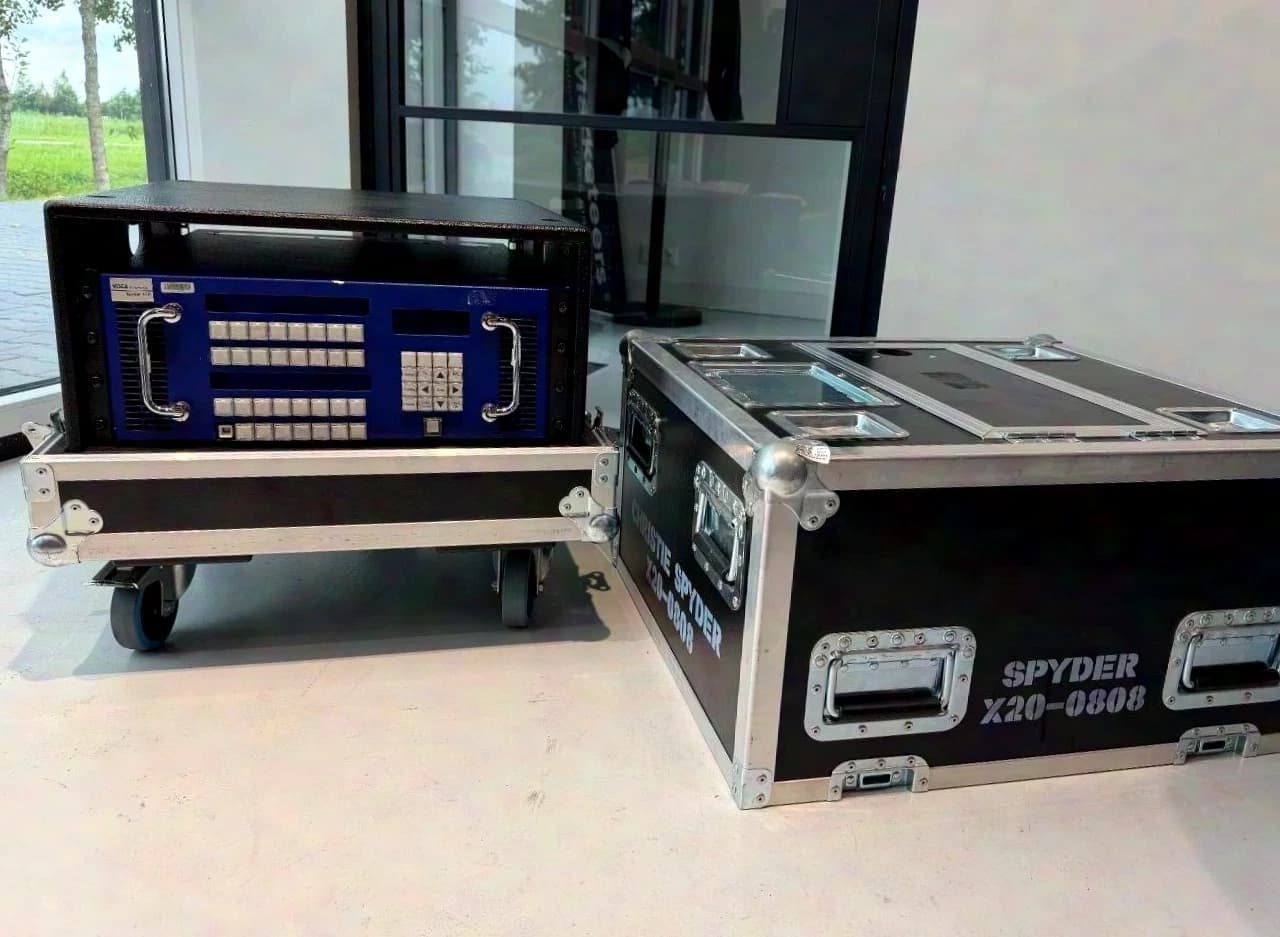 Christie Spyder 0808 X20 in flightcase + Asus i5
