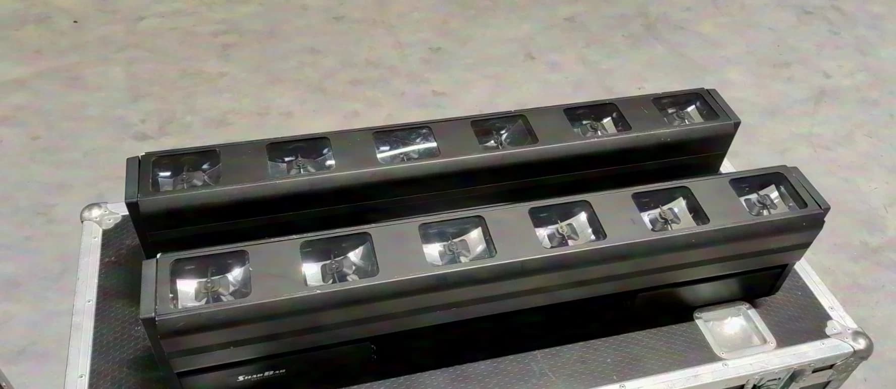 Clay Paky SharBar in flight case(6)