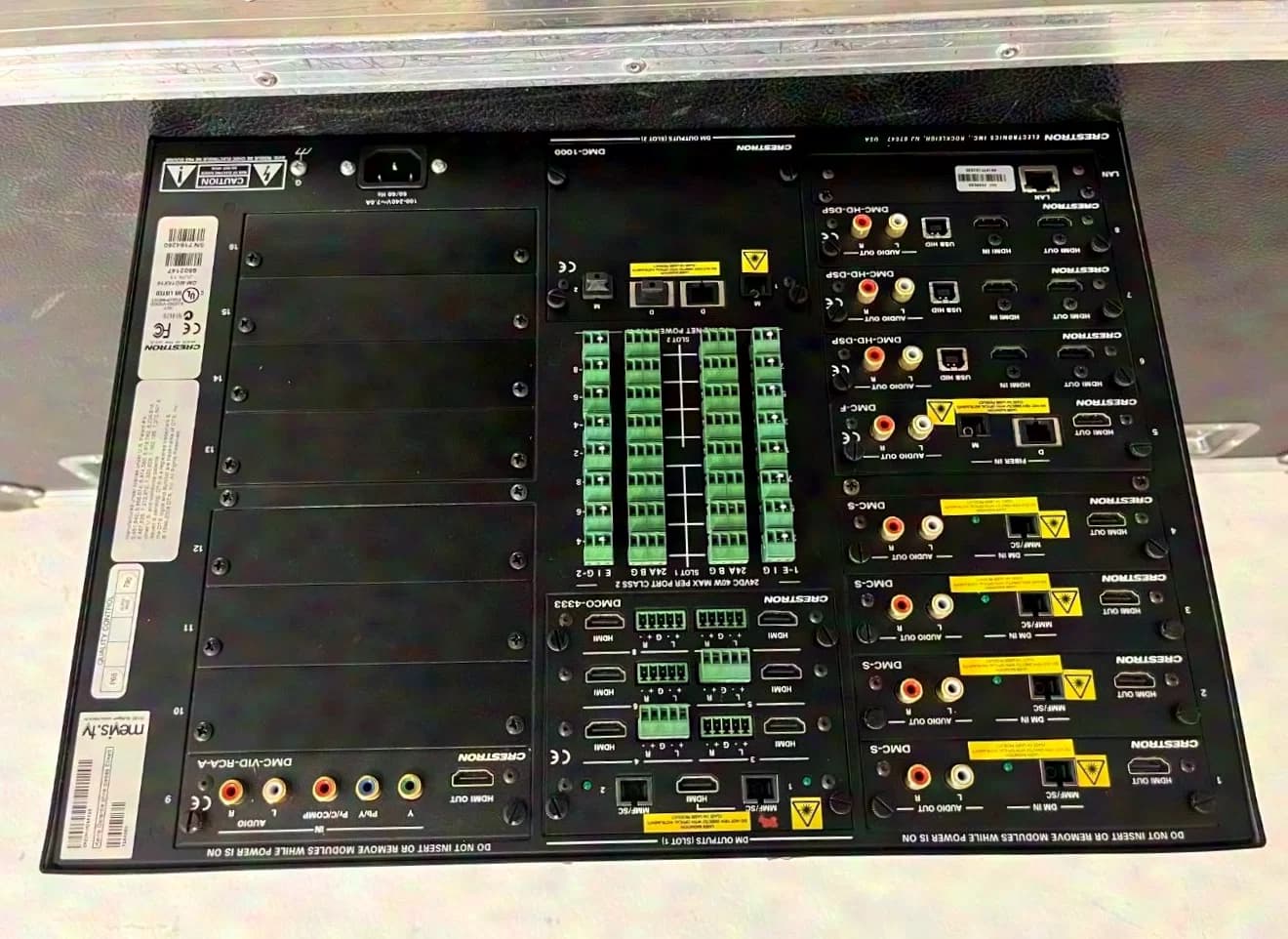 Crestron Digitalmedia Matrix 16 x 16 DM-MD16x16, incl. various input cards