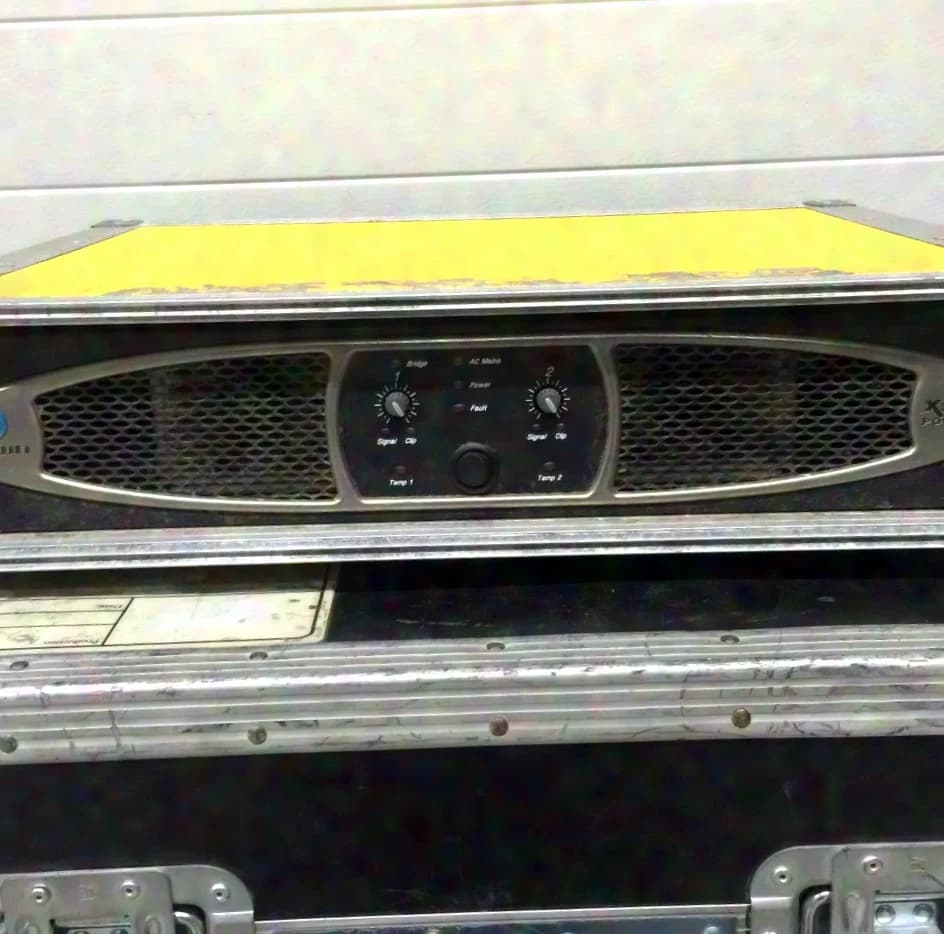 Crown XS 900 power amplifier