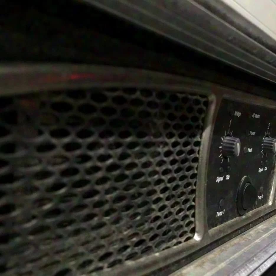 Crown XS 900 power amplifier