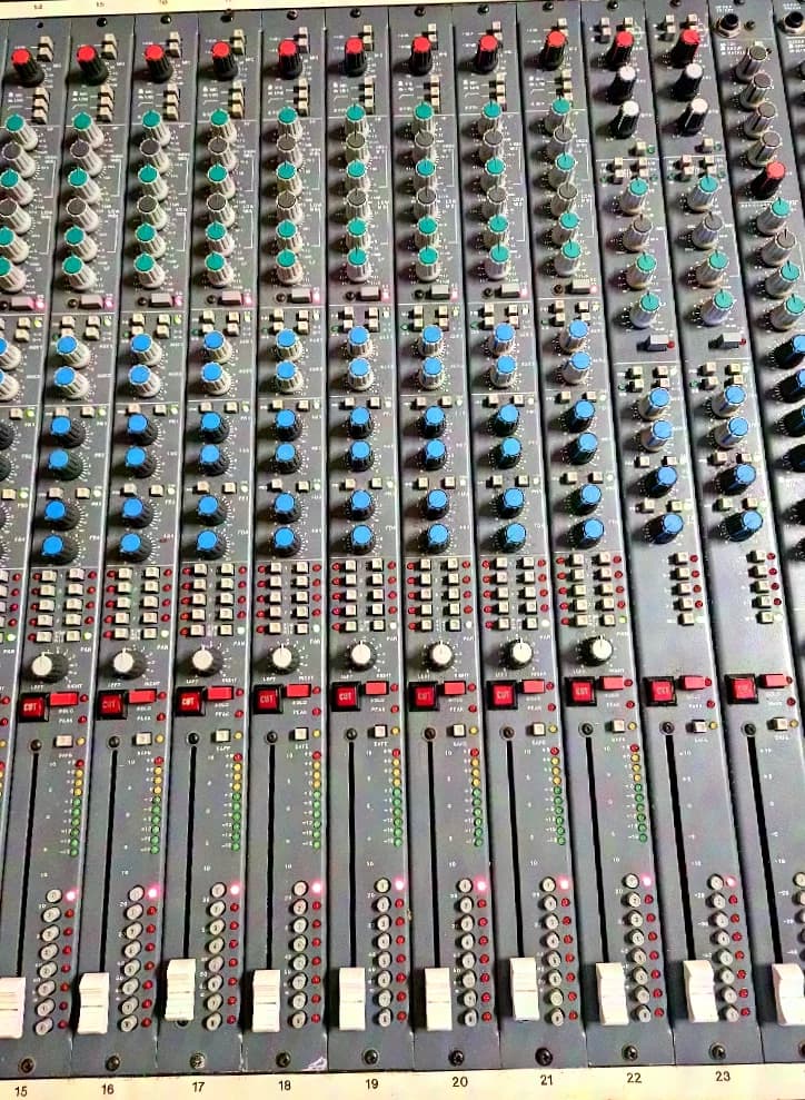 DDA Q24 DDA Q24 mixing console legendary mixing console