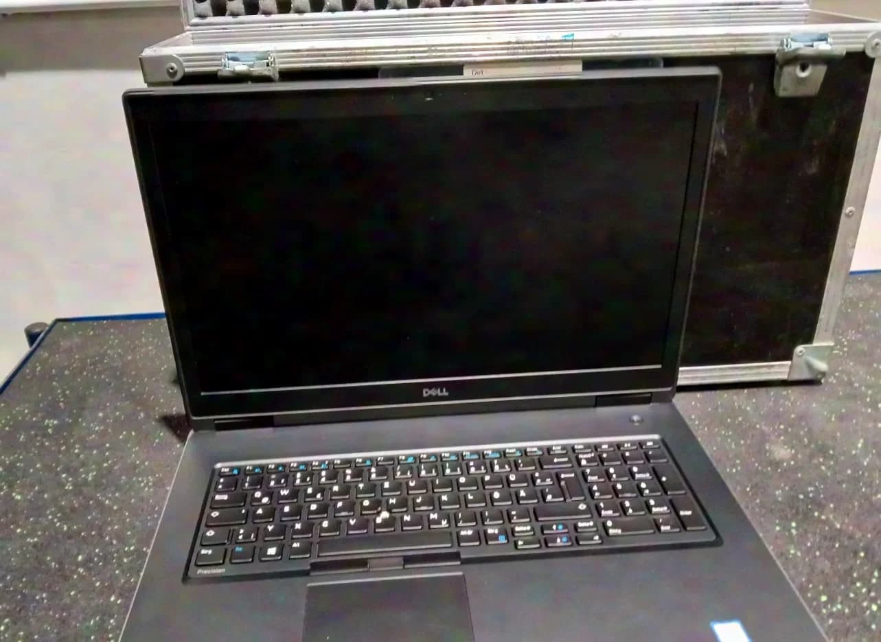 DELL 17" FullHD