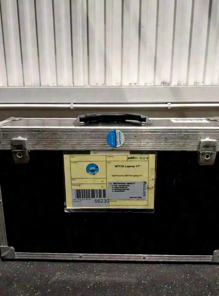 DELL 17" FullHD