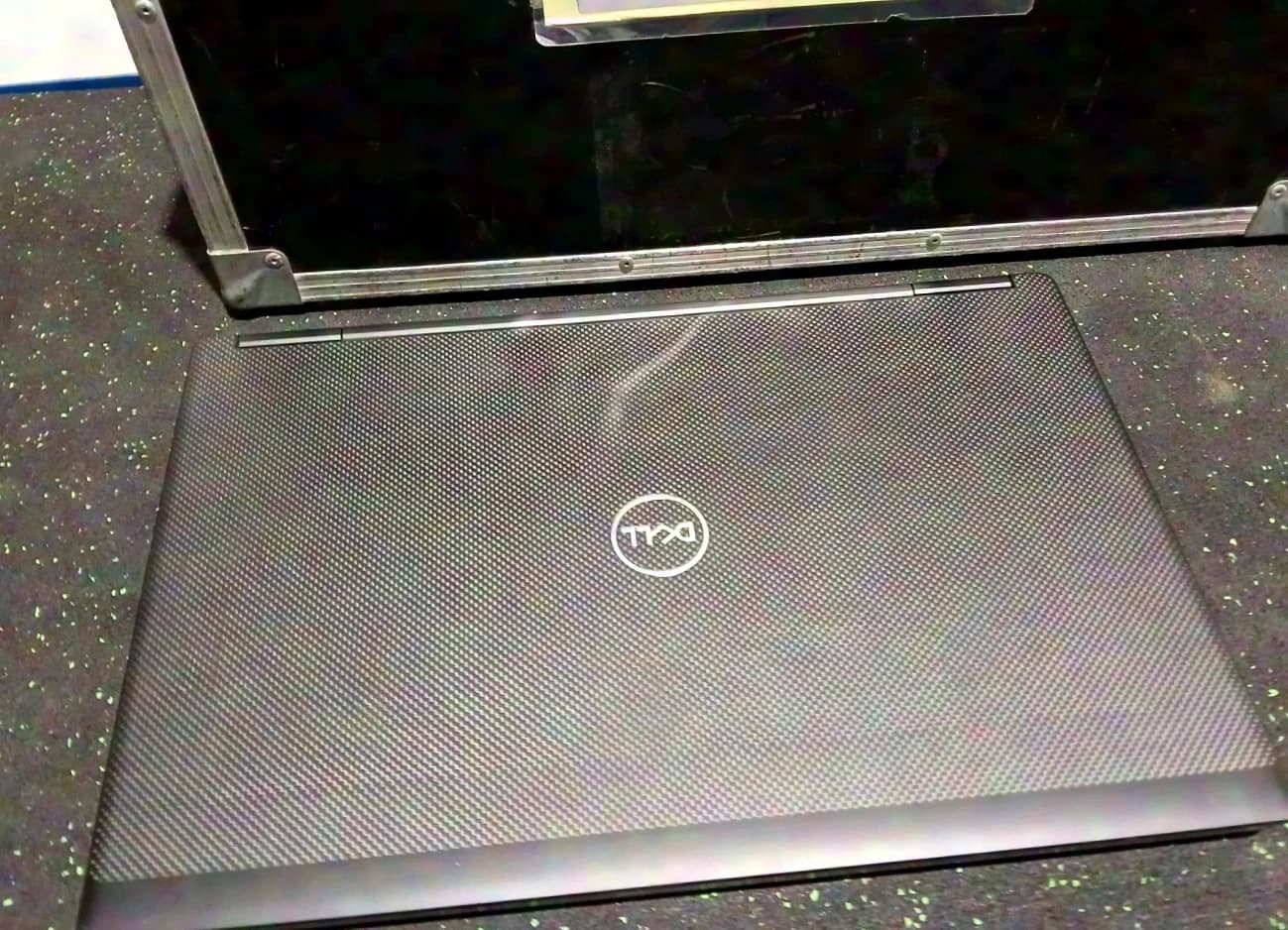 DELL 17" FullHD