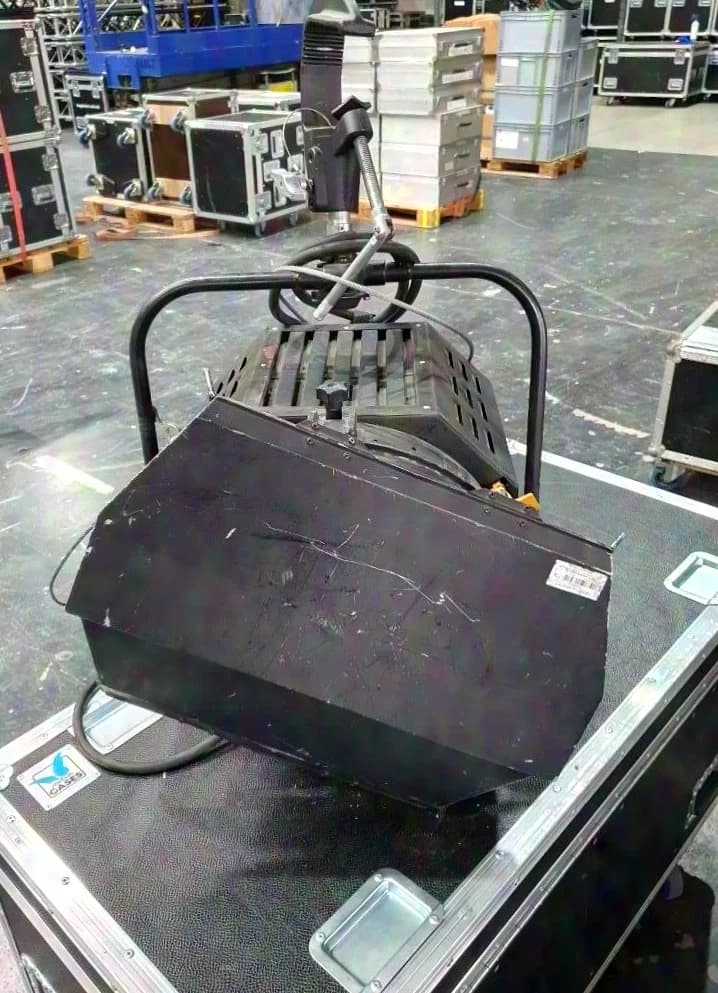 DESISTI Leonardo 351 P.O. 5000 Watt Fresnel spotlight with Fresnel lens, dimmer, distribution boxes, cables over 300m "always state the following no.: 25*"