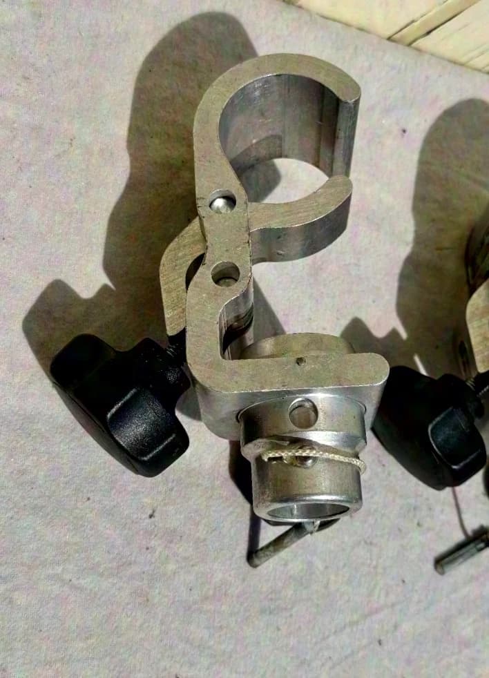 DESPAR Light-Clamp Type LC 50 Hook (Alu) for mounting TV spigots on tubes (Pipes)