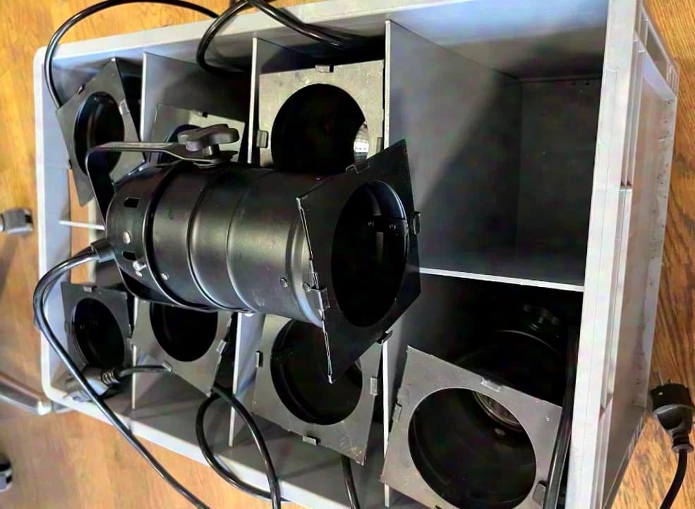 DTS set of 8 PAR30 black 75W in Auer transport box