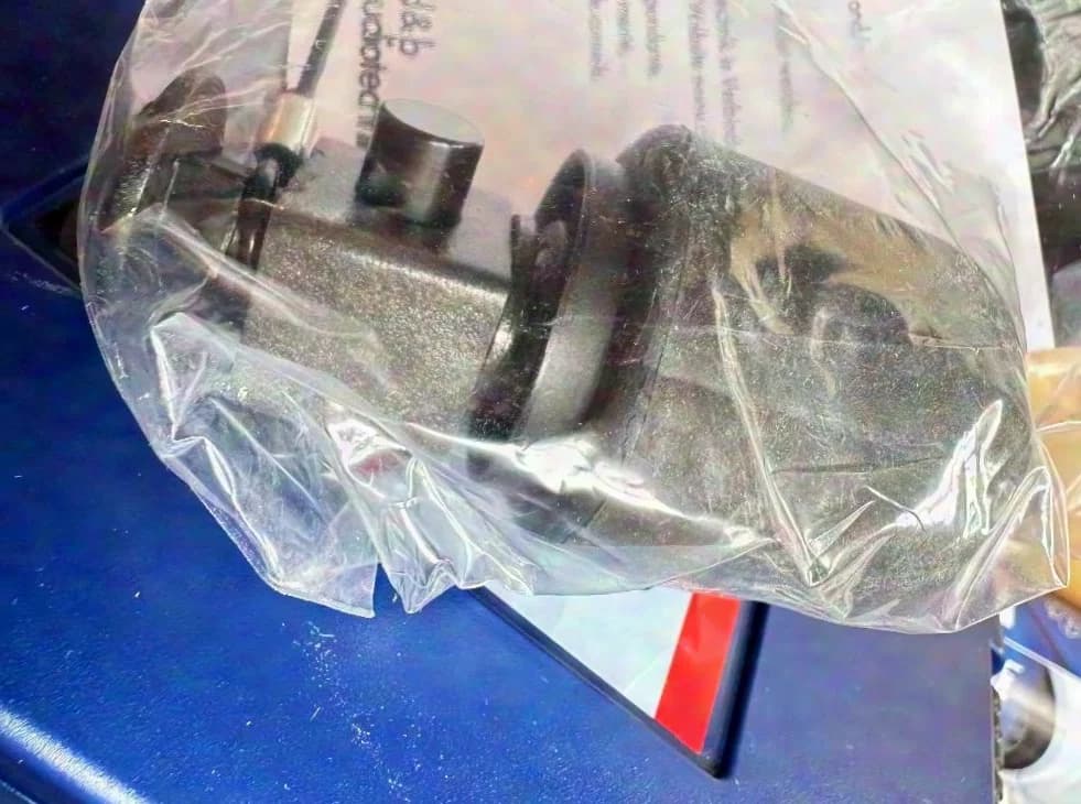 D&B Audiotechnik + Q yoke spare part + used rubber handle