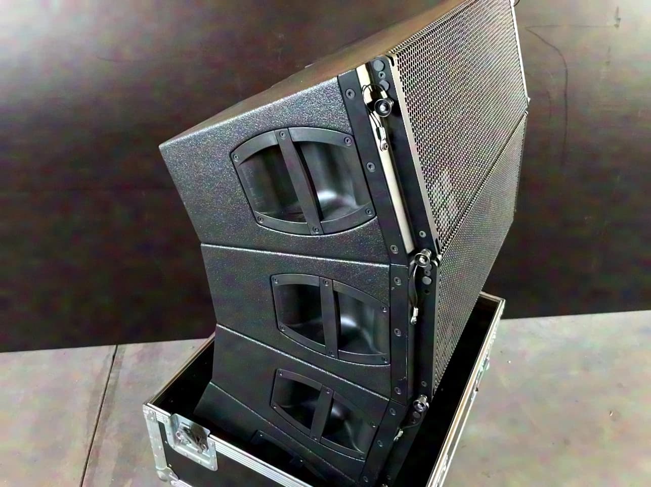D&B Audiotechnik Y8 - 4 units remaining