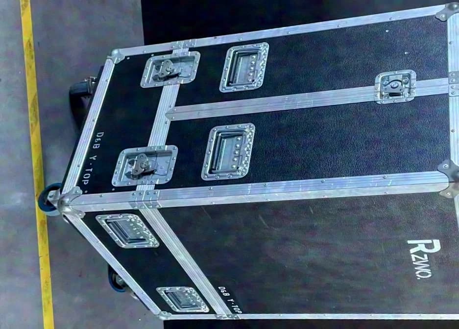 D&B Audiotechnik Y8 - 4 units remaining
