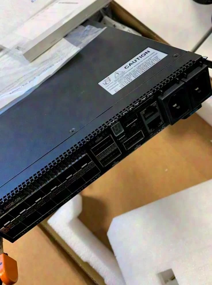 Dell EMC S4112F-ON Switch, OVP (Demo Equipment)