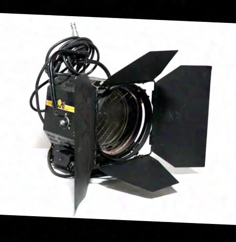 Desisti Used | Desisti - Leonardo 2kW Fresnel P.O.