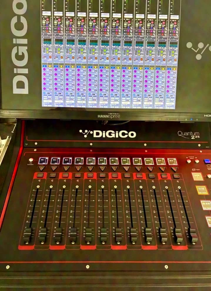 Digico Q225 Pulse, Waves, Optocore, Dante with MQ Rack as a bundle