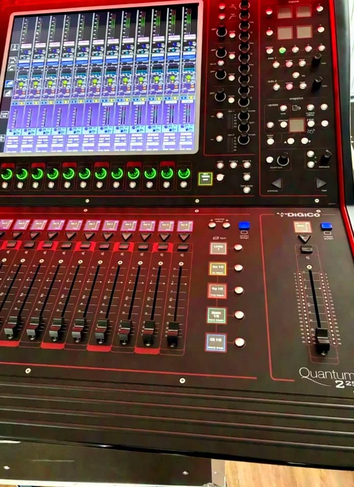 Digico Q225 Pulse, Waves, Optocore, Dante with MQ Rack as a bundle