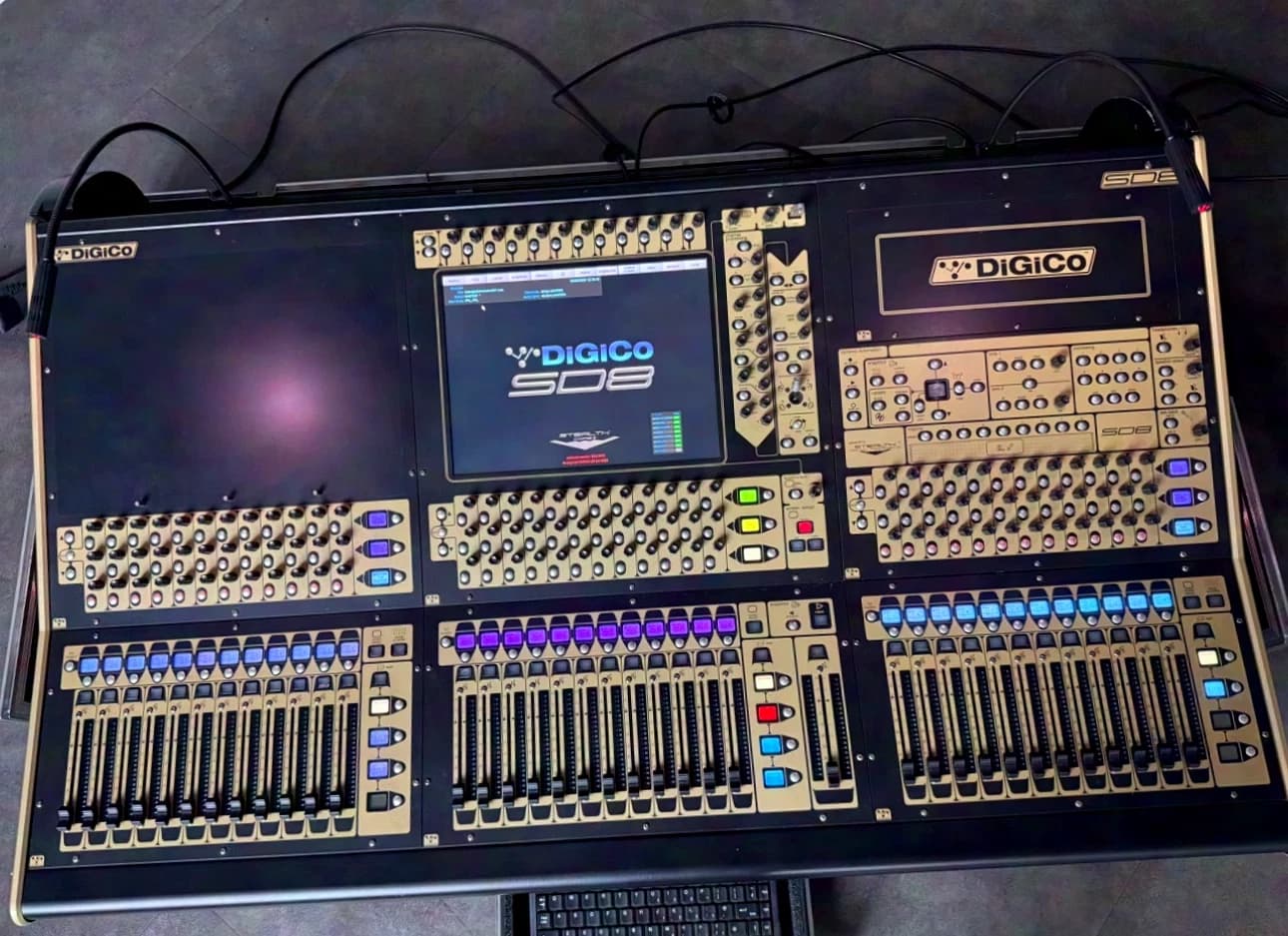 Digico SD8 with MADI Rack 48/24 and tour case / Very good condition!