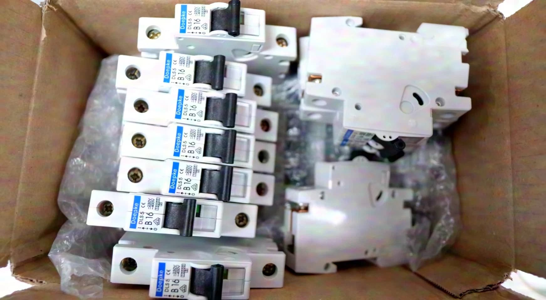Doepke circuit breaker "Doepke B16" (set of 30)