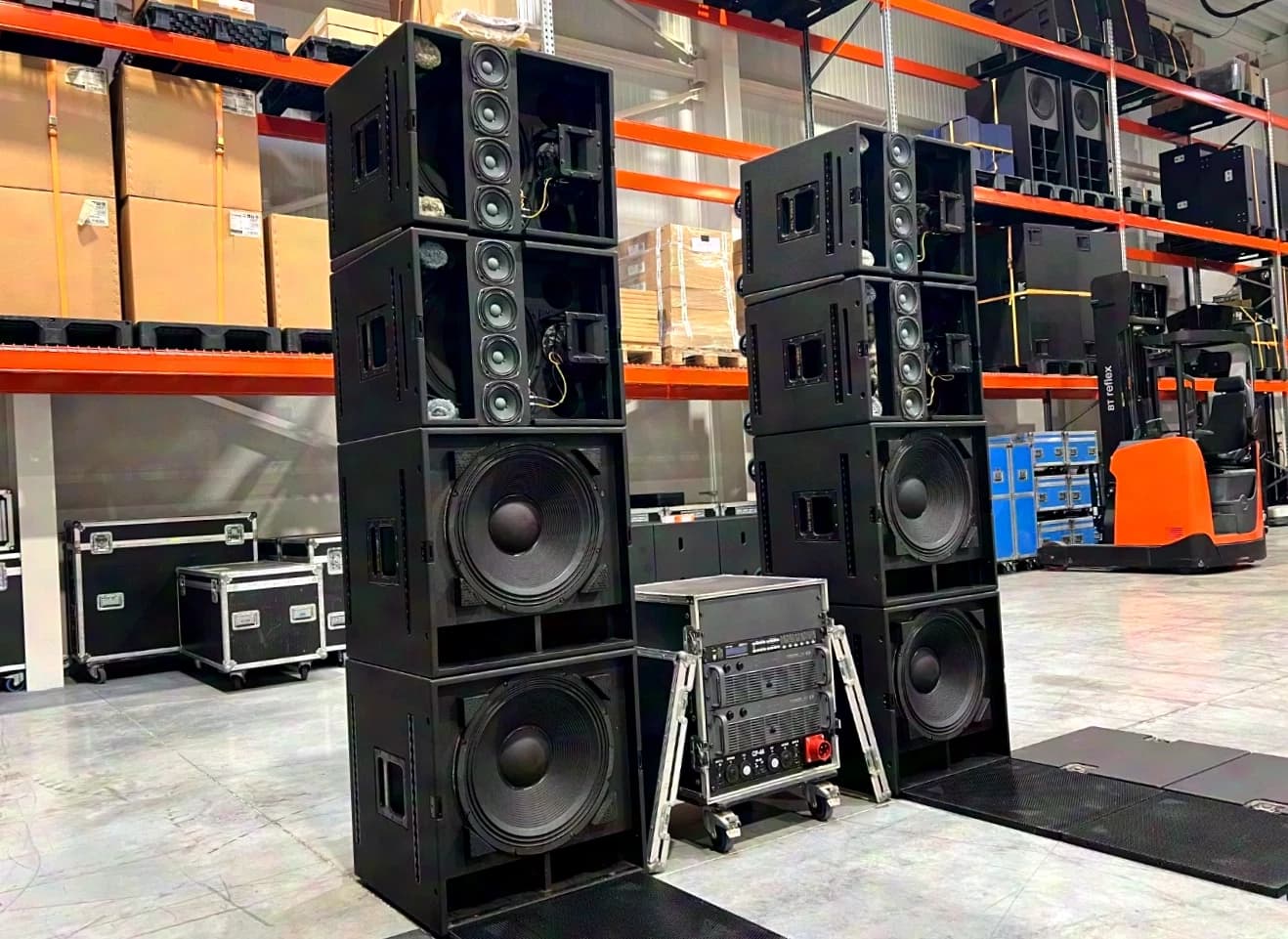 Dynacord: 4x COBRA-TOP 4x COBRA-SUB 2x L2400 1x DSP600