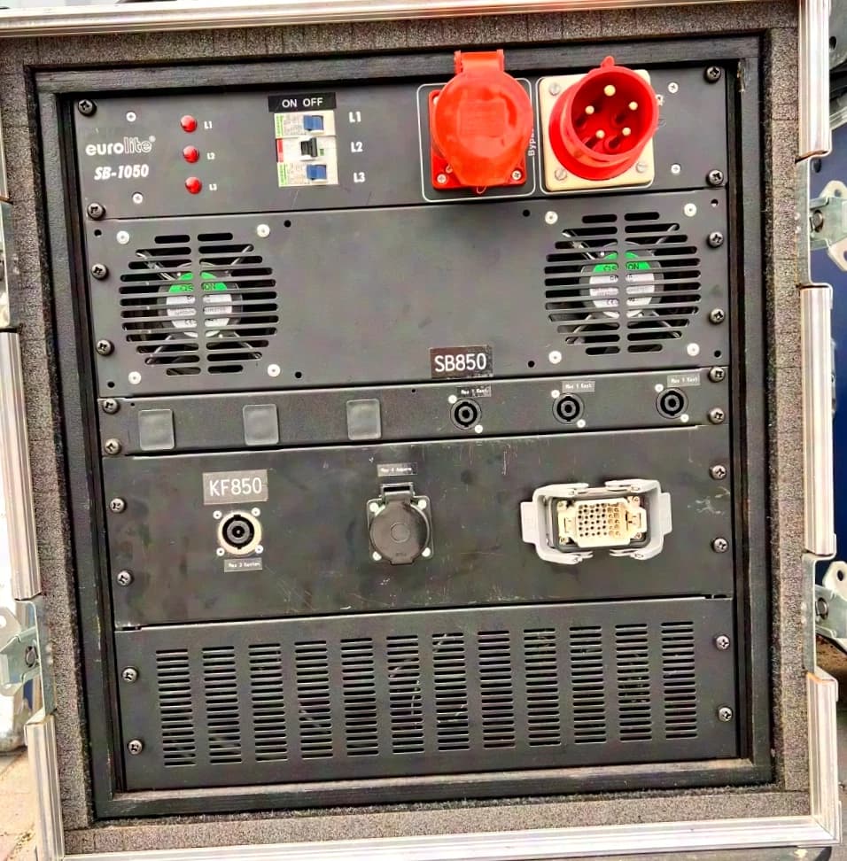 EAW KF850 (6) + SB850 (6) + Lab Gruppen FP6400 amplifier racks