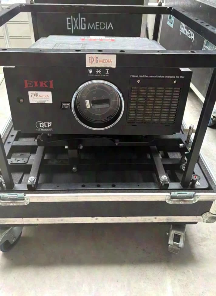 EIKI EIKI EIP-UHS100 Set incl. Optics AH-CD20101 & AH-CD20401