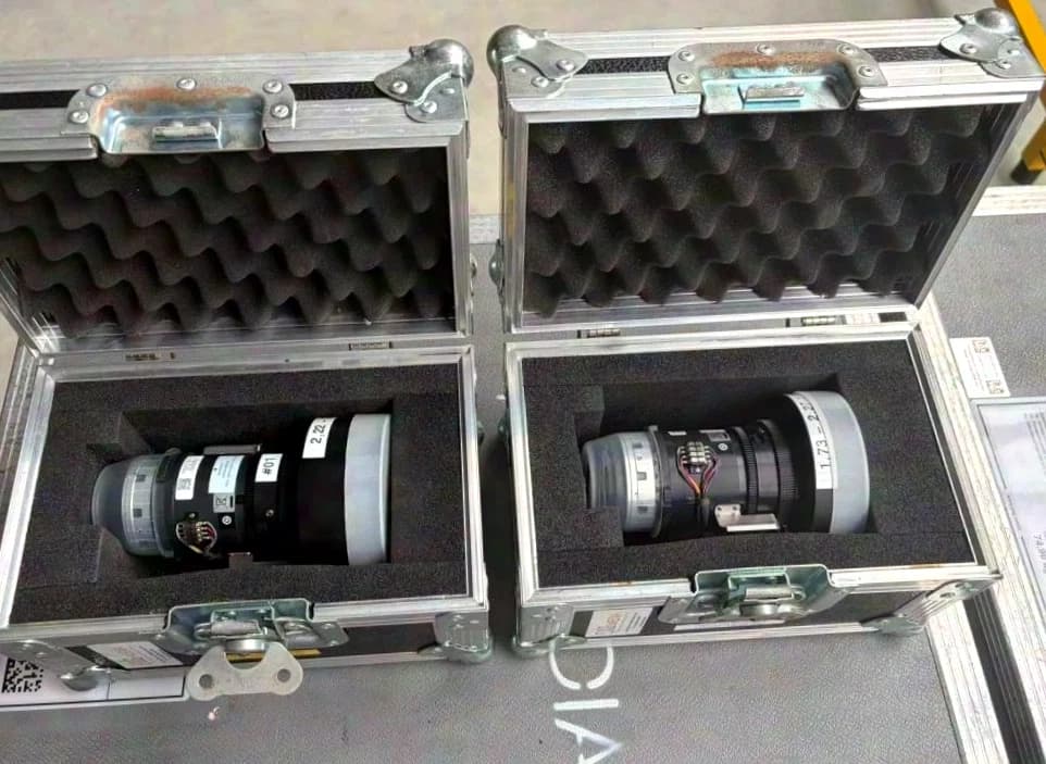 EIKI EIKI EIP-UHS100 Set incl. Optics AH-CD20101 & AH-CD20401