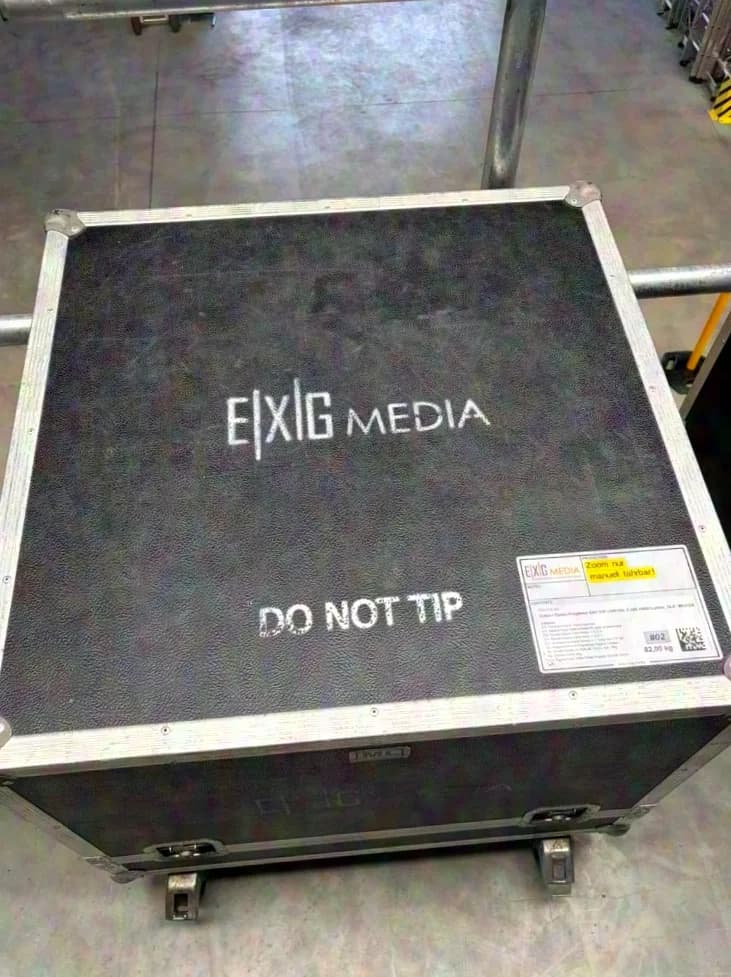 EIKI EIP-UHS100 Set (Zoom adjustable manually only) incl. optics AH-CD20101 & AH-CD20401