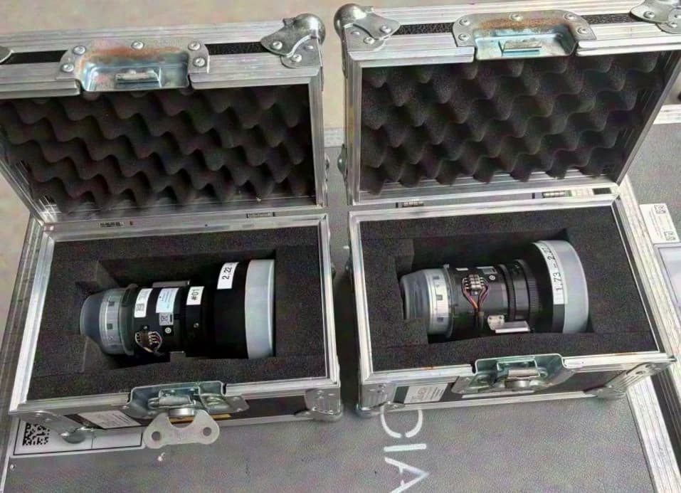EIKI EIP-UHS100 Set (Zoom adjustable manually only) incl. optics AH-CD20101 & AH-CD20401
