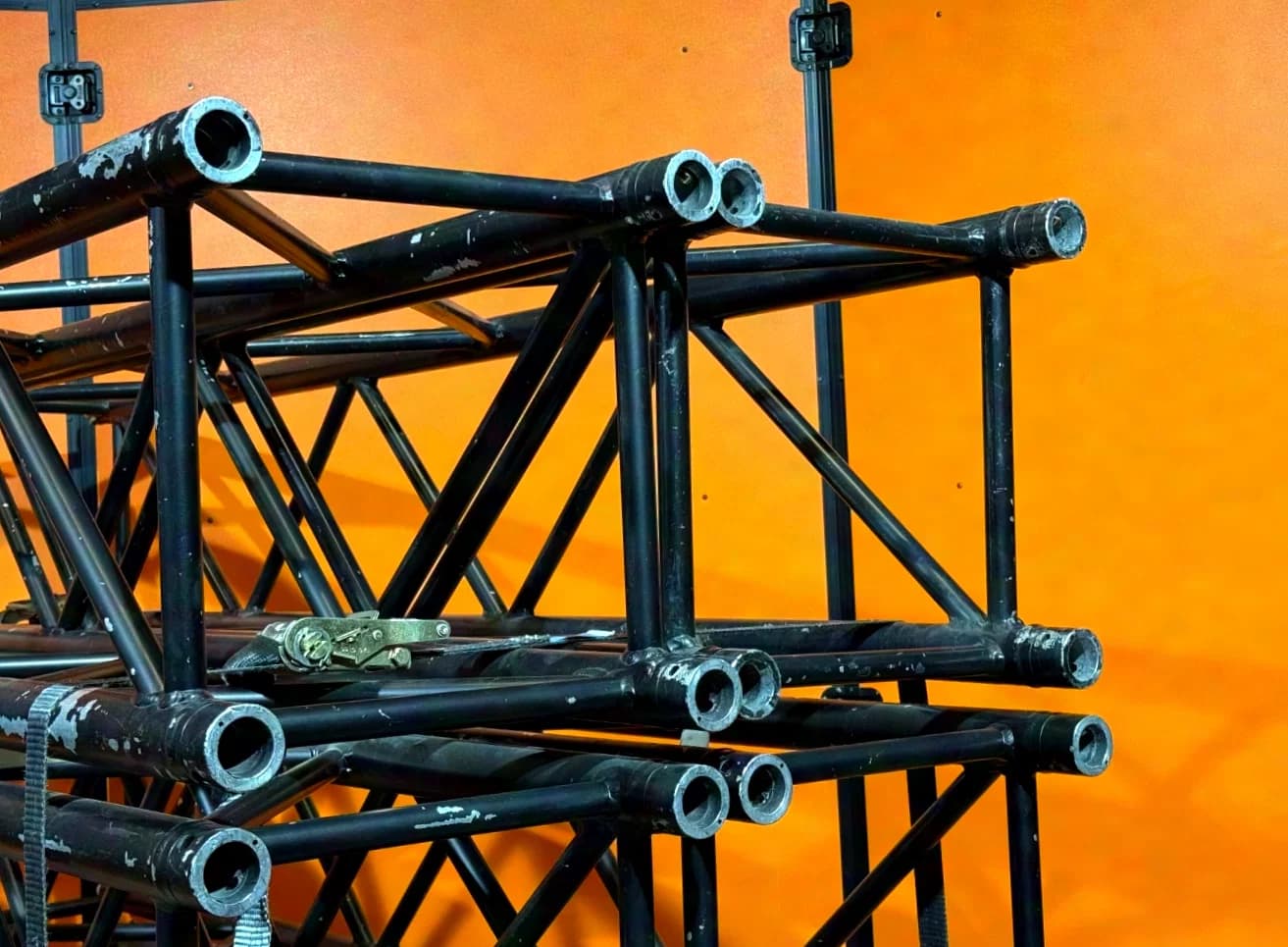 EUROTRUSS FD44 2.0m 4-point truss black
