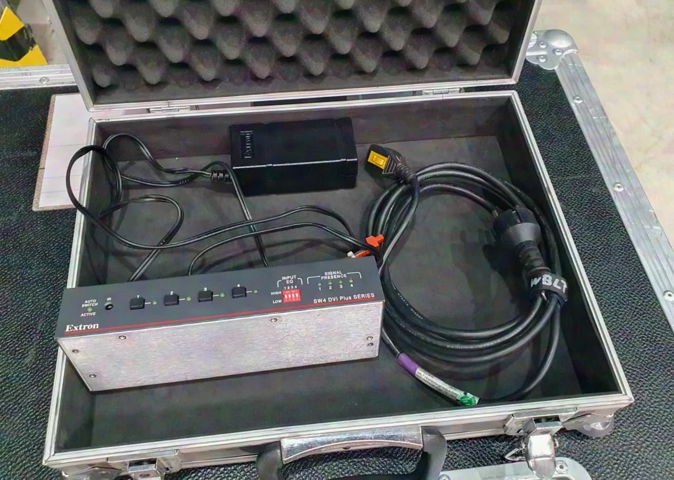 EXTRON SW4 DVI Plus 4 x DVI Signal Switcher "always specify the following no.: 3*"