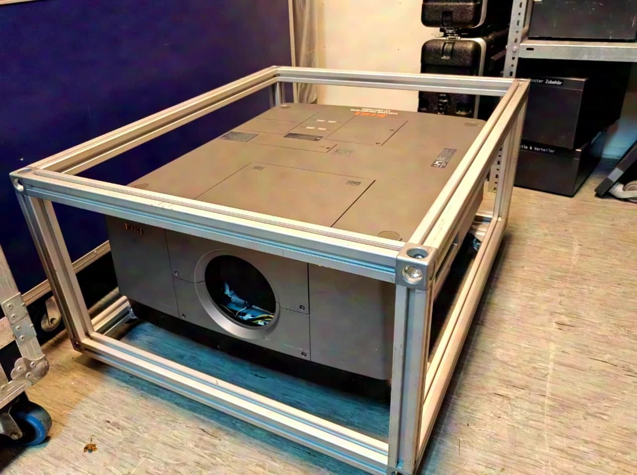Eiki LC-HDT 2000 15k Projector