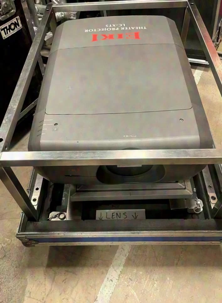 Eiki LC-XT5