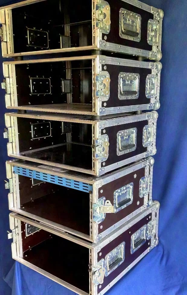A large set of ML Cases / Thon Racks