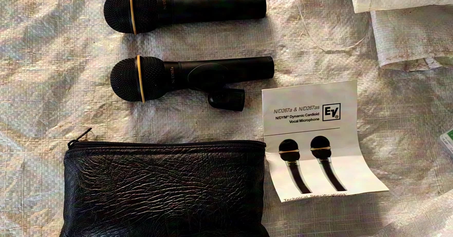 Electro Voice 2x N/D 767B dynamic microphone + 1x holder + bag