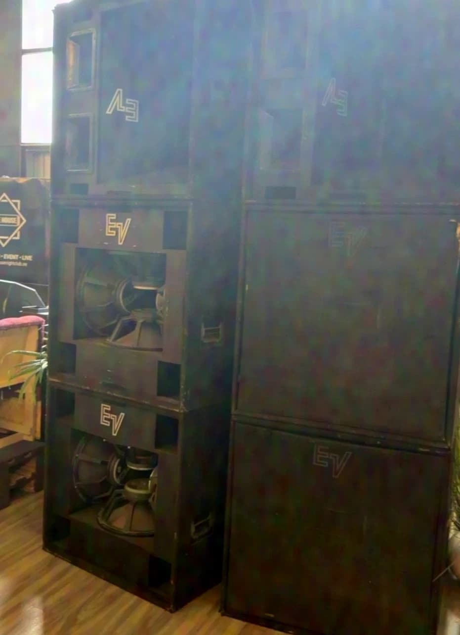 Electro-Voice MT-4 – Large Complete PA System