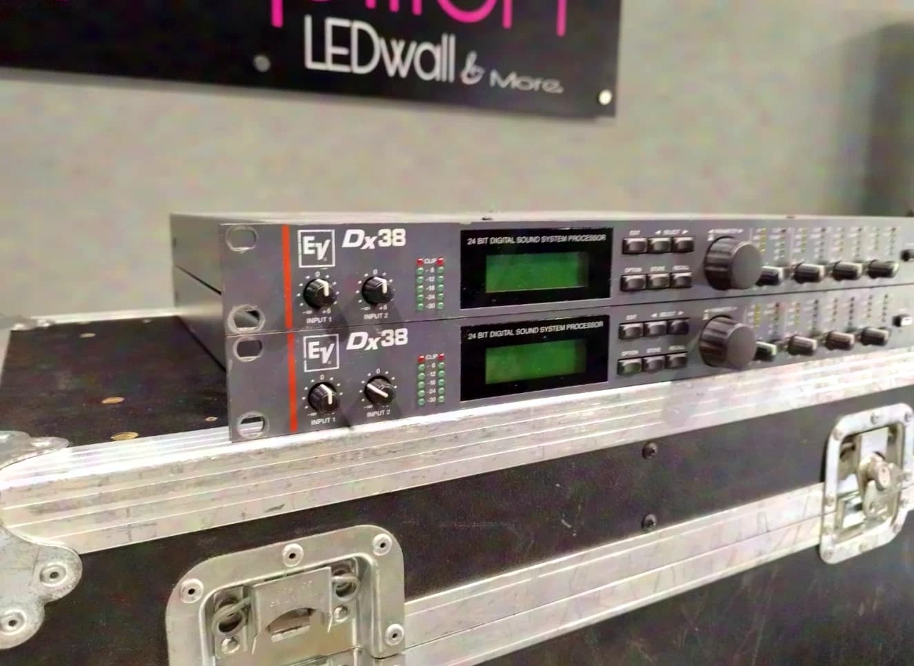 Electro Voice dx 38