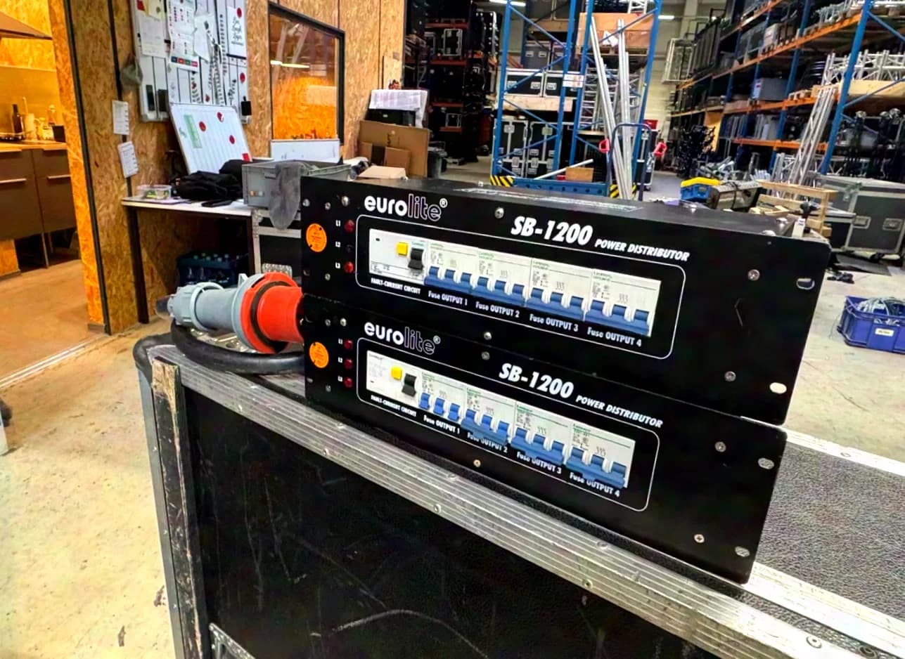 Eurolite | SB-1200B power distributor, 19'', 3HE, IN: CEE 63A, OUT: 2x CEE 32A, 2x CEE 16A, RCD switch