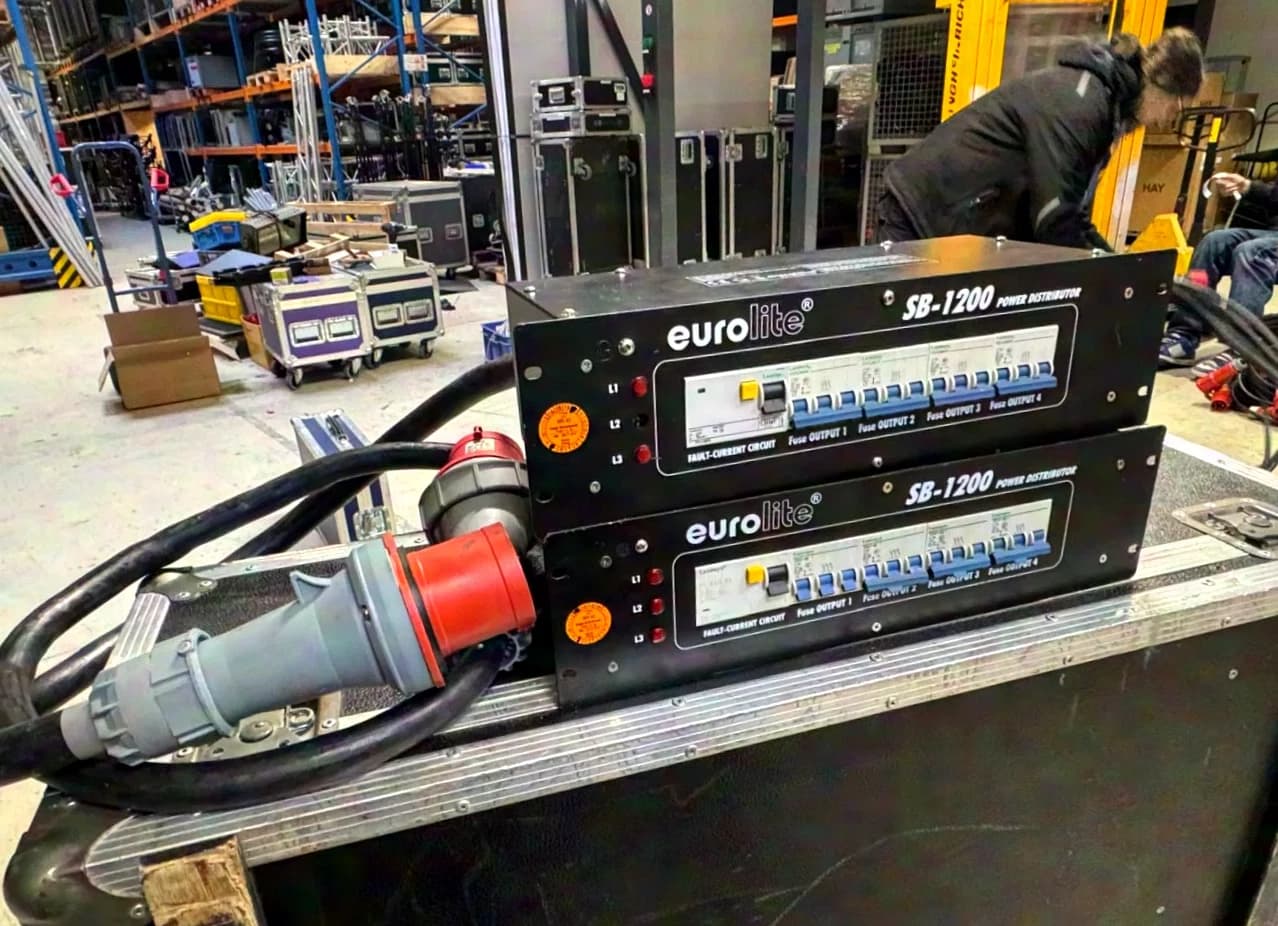 Eurolite | SB-1200B power distributor, 19'', 3HE, IN: CEE 63A, OUT: 2x CEE 32A, 2x CEE 16A, RCD switch
