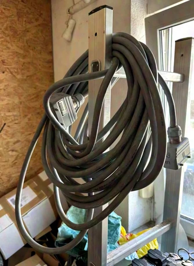 Eurolite SB 616x Harting Power Distributor + Load Cables