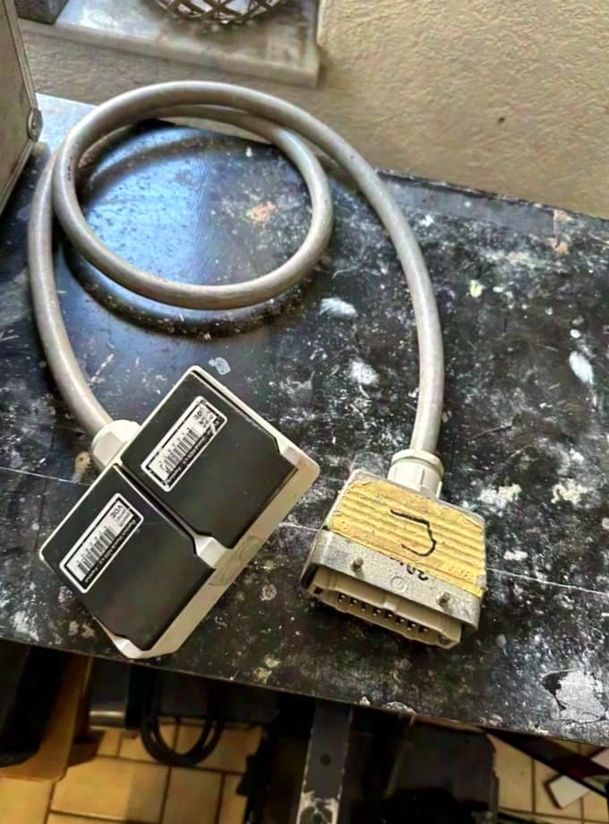Eurolite SB 616x Harting Power Distributor + Load Cables