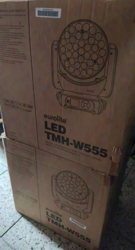 Eurolite TMH-W555 LED ZOOM WASH 37x15W RGBW 4-piece set
