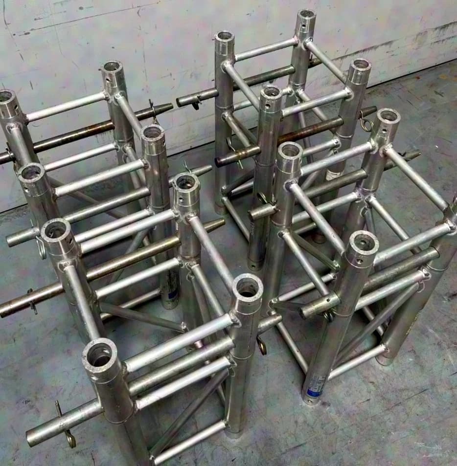 Eurotruss FD34 special part for bolt mounting of a sleeve block (4 pieces)