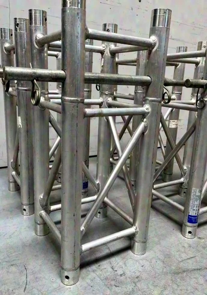 Eurotruss FD34 special part for bolt mounting of a sleeve block (4 pieces)