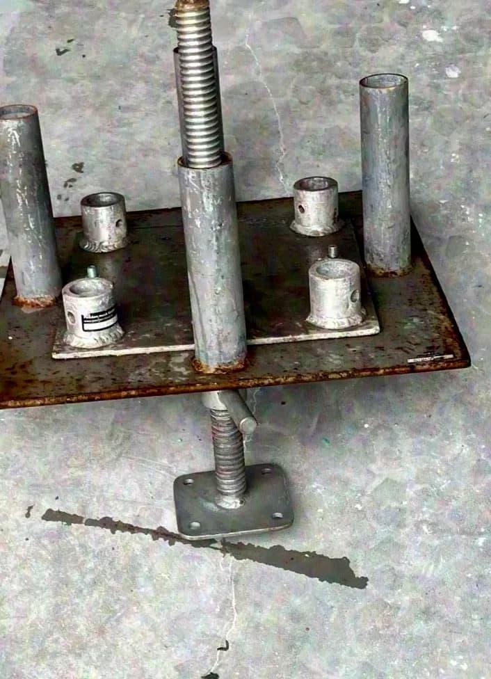 Eurotruss / Global Truss / Potsdam musik steel base plate for FD34 / F34 46x46cm with mounts for Layer spindle feet
